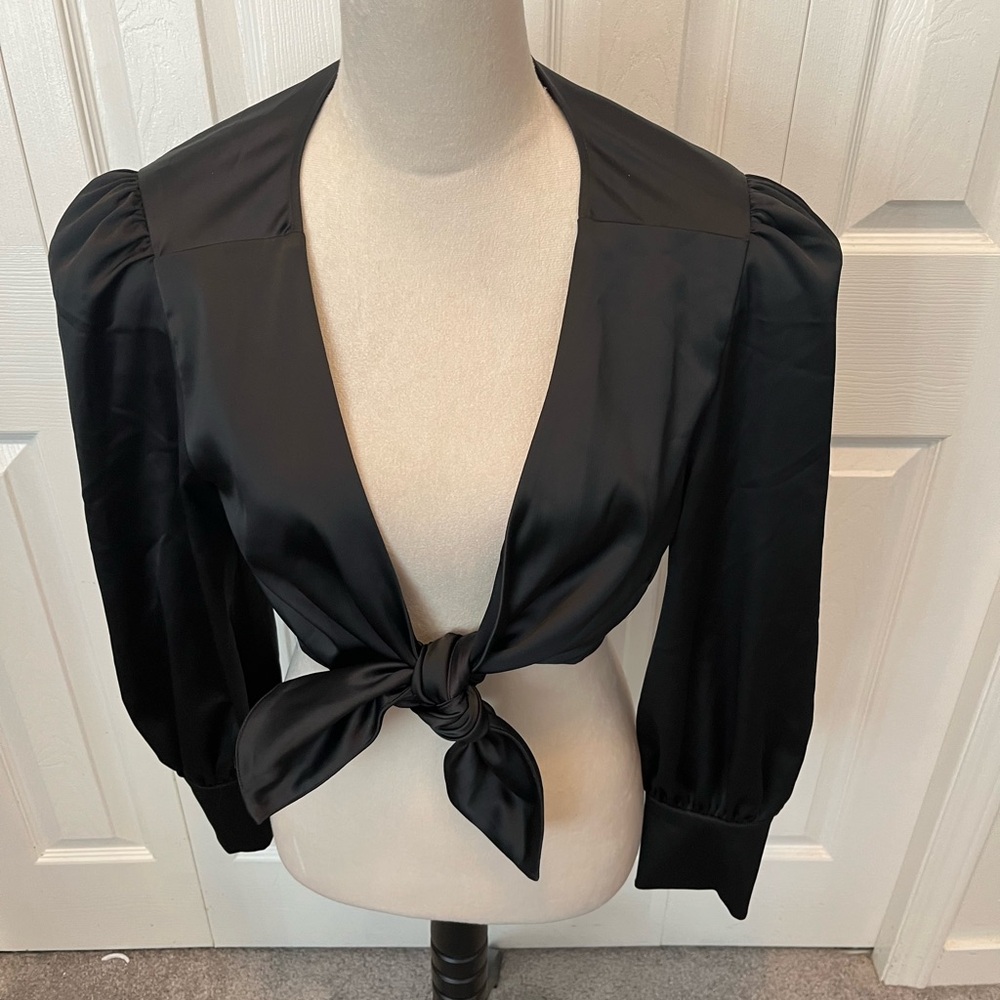 Wayf size L Elegant Black Women's Tie-Front Top